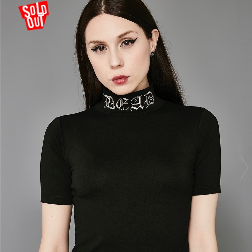 Widow dead mock neck top